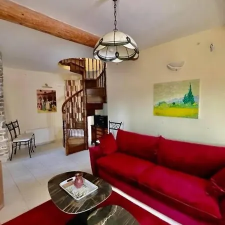 Le Petit Chateau De Holiday home Tournissan